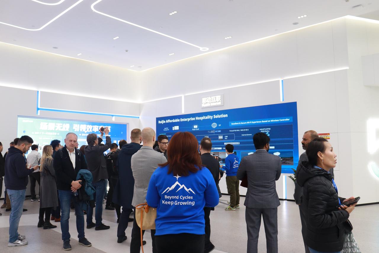 Partners visiting Ruijie Networks Innovation Experience Center in Fuzhou