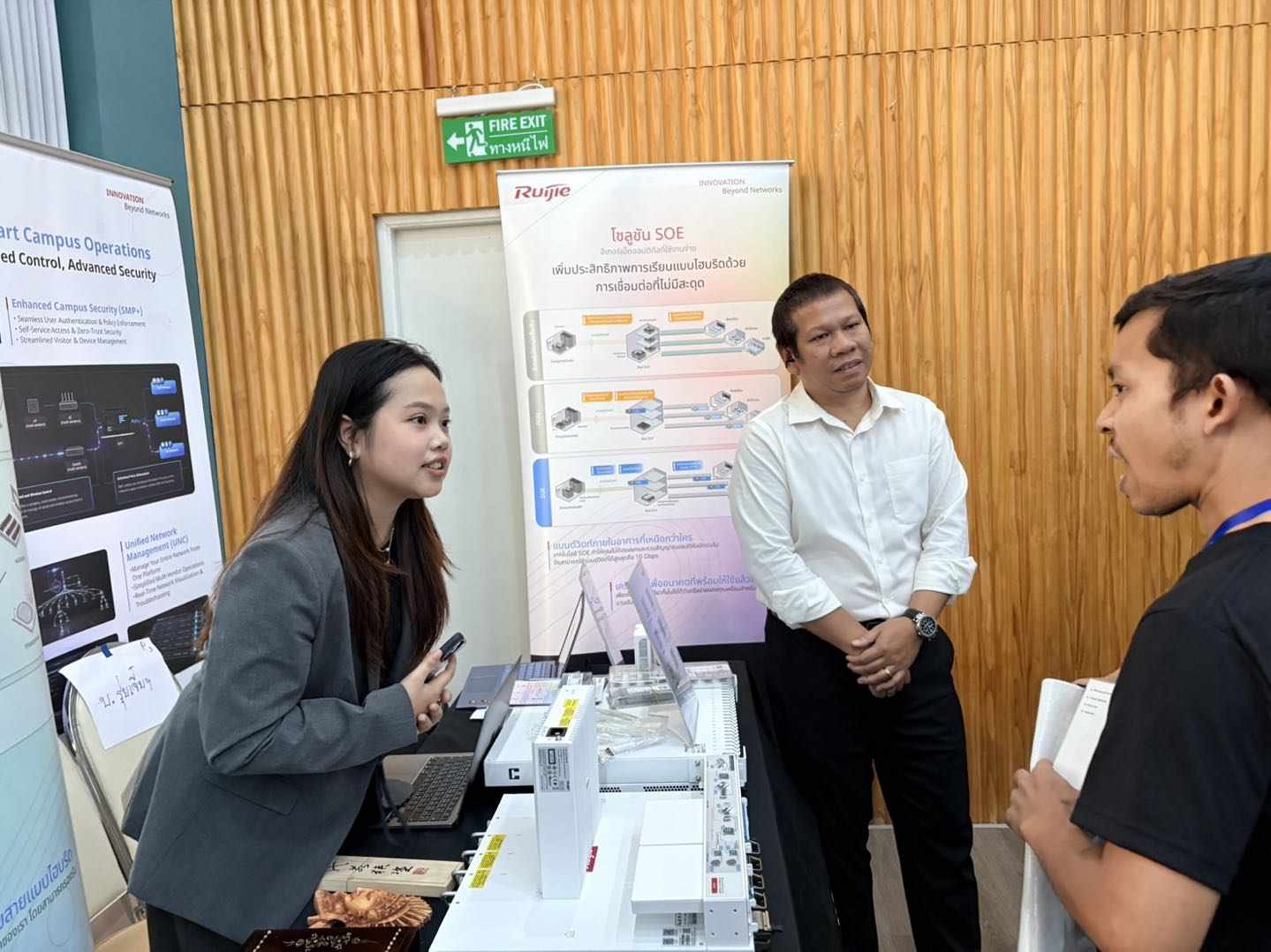Ruijie Networks booth at Sraritnet Seminar