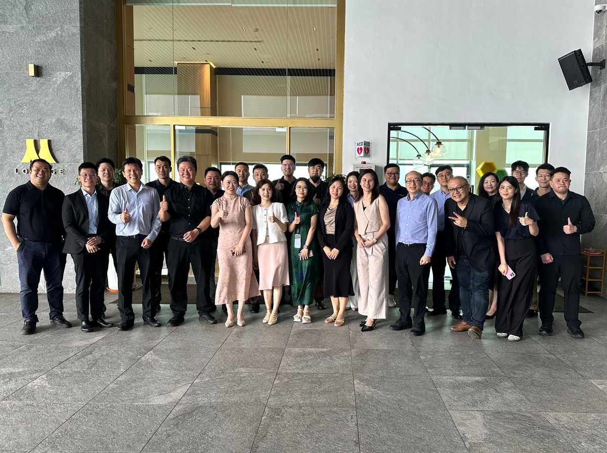 Group photo of attendees at the Ruijie Digital Transformation Summit in Malaysia