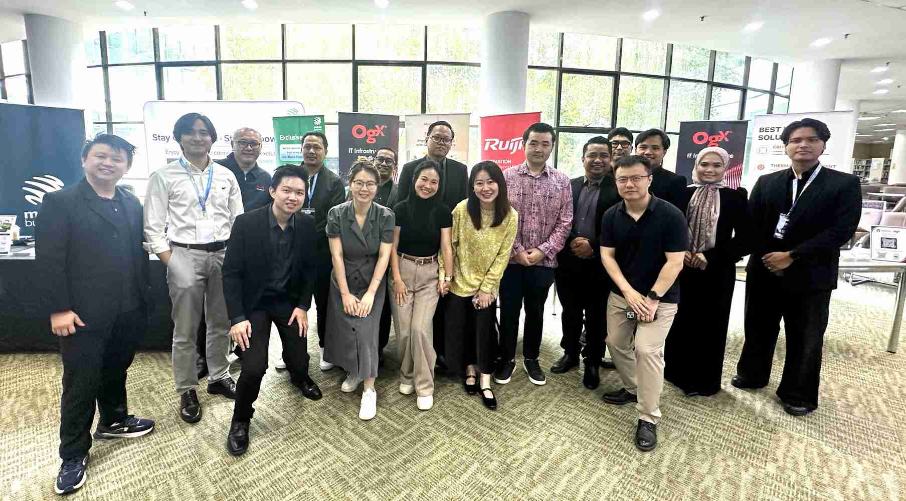 Ruijie, OGX, and UTHM team group photo at MAPITA 2026
