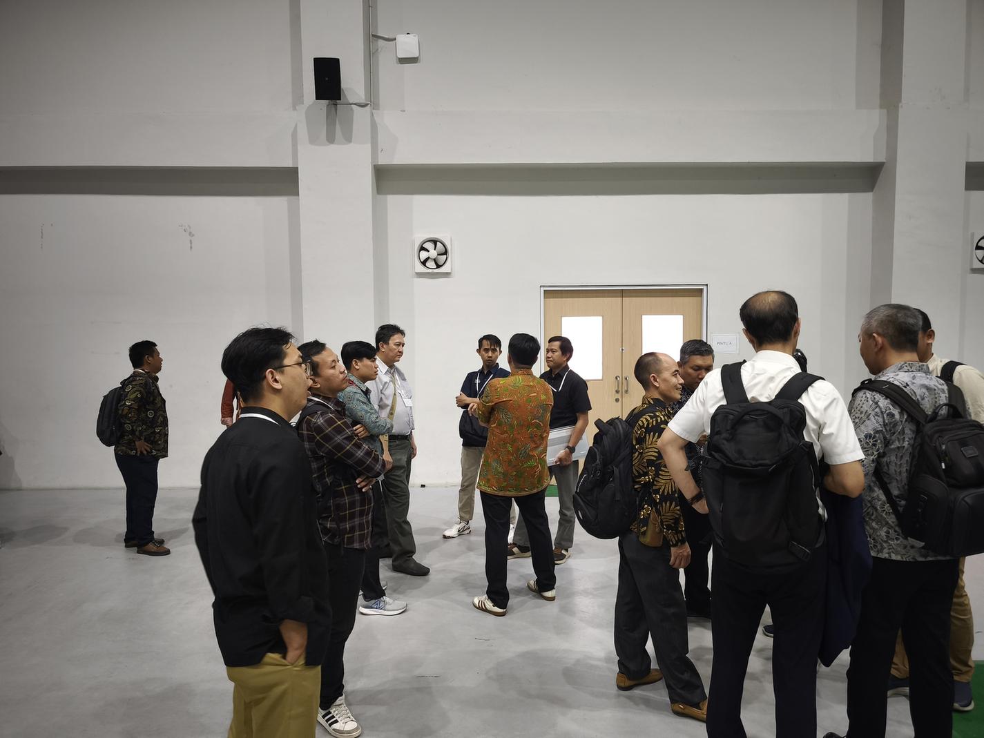 UNRI delegation data center tour group