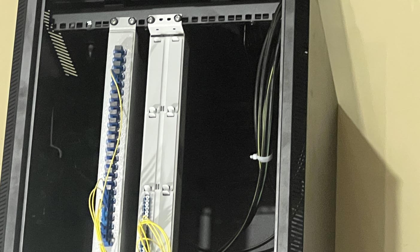 UNRI fiber optic patch panel cabinet