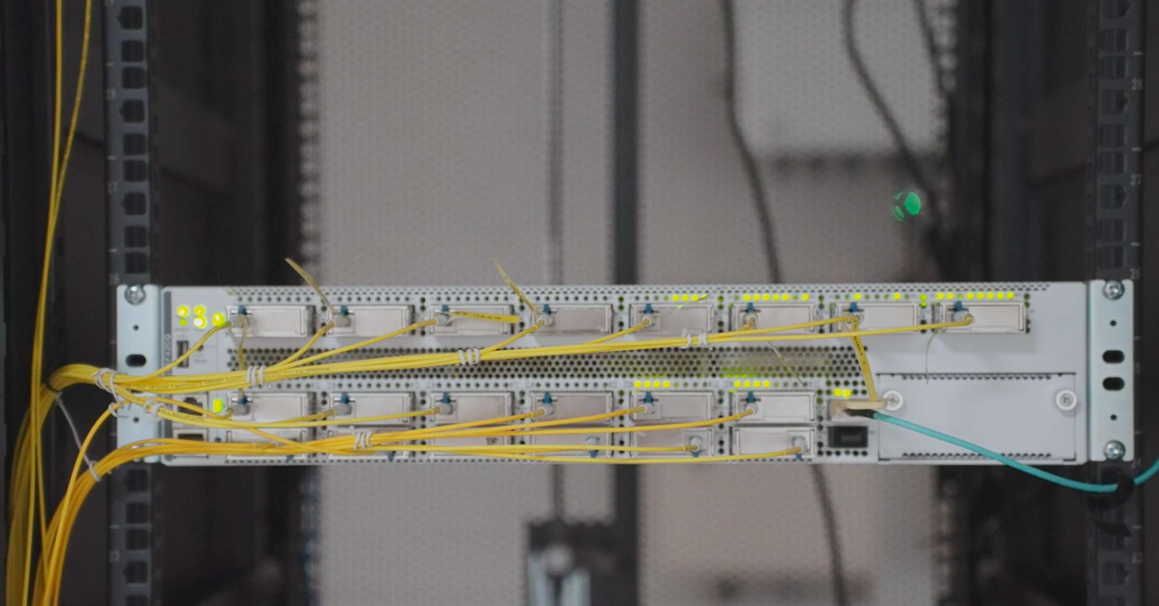 UNRI fiber optic switch cable management
