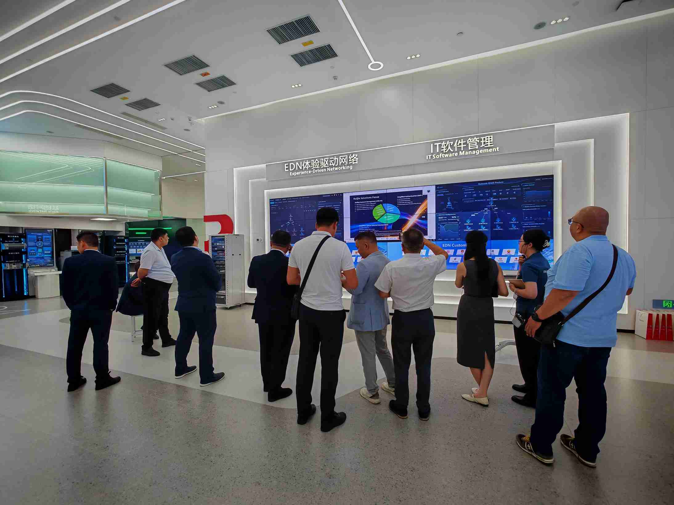 Delegates viewing the EDN and IT Software Management display