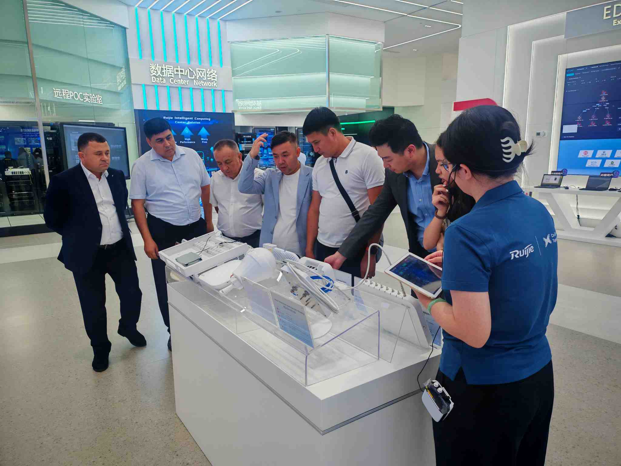 Delegates reviewing network solutions at the Experience Center