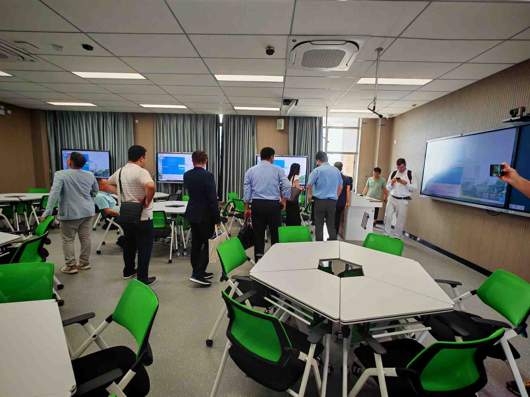 Smart classroom interactive teaching tour