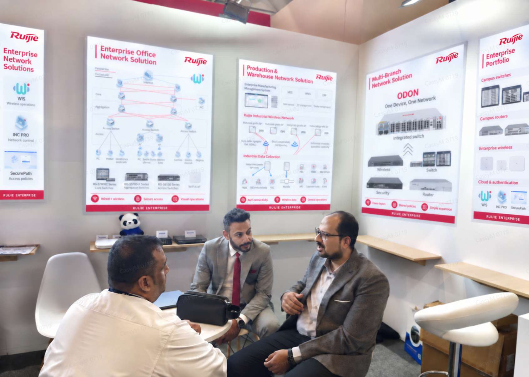 Discussion on Ruijie enterprise network solutions at LEAP 2026